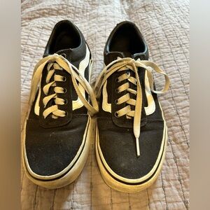 Vans women’s Black Old Skool sneakers. Size 6.5